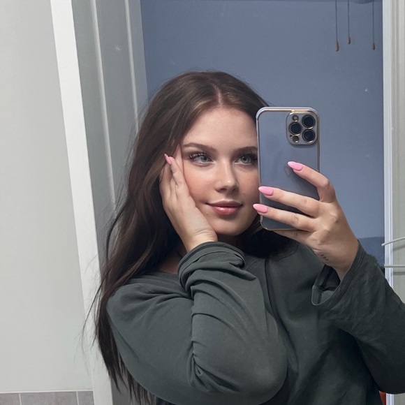 Meet your Posher, Christina - Picture 1 of 1